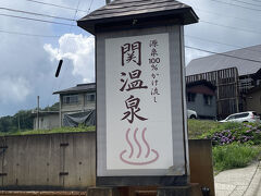 スキー場がある関温泉。冬場は混雑しそうですが、夏場は空いていました。