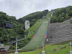 少し雨があがり、大倉山ジャンプ競技場に行った。