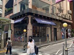 有名なパン屋さんBakehouse！色んな人の旅行記から、お店の周りは人がごった返している印象があったけど、これまた朝早いせいか？この日は外の待ち列なし。一度気づかず通りすぎてしまった。
