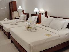深夜到着のためKKdayで空港送迎￥1,595を予約。

KKdayで依頼したのに何故かKlook窓口へ行かされ、ん？まぁ無事ホテル到着したので良し。

シャワー浴びたら既に02:00。
おやすみなさいzzz