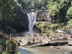 事前に行きたい場所は連絡済。

ドライバーの「サンちゃん」がとっても親切。
本当はドライバーだから運転するだけでいいんだけど、喜んでもらえるのでついガイドもするんですって。
もちろんチップを期待しているとは思います。

ここは最近人気らしく勧められて急遽決めたのですがとても良かったです♪