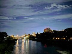 ちょっと夜の鴨川を散歩しました
月夜がビューテホー！