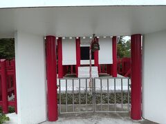 すると榛名山山頂神社が現れる。ここが山頂だったようだ。