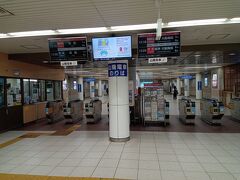 13時22分発の普通姫路駅行きで須磨寺駅へ向かいます。須磨寺駅は特急通過駅。どうやら後発の特急が先行普通に追い付いたようです。乗り換え案内を見れば分かったことですが。後日阪神電車にも乗りましたが、車内では乗り換え案内はなかったような気がします。