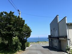腹ごしらえした後は、宿に荷物を預かってもらって、種差海岸へ。田舎の夏休みの景色！