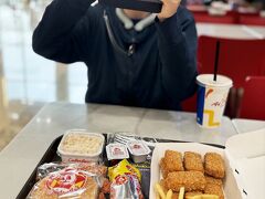 腹ごしらえは「ドバイモール」のフードコートで。
サウジアラビア発祥のファーストフード「Al BAIK」。ナゲットのサクサク感が良い。