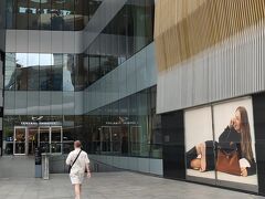 BTSプルンチット駅直結の「セントラルエンバシー」に到着。向かうはレストランフロア5階