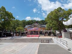 長田駅から神戸市営地下鉄に乗り大倉山駅下車。大倉山駅の読みは「オオクラヤマ」。東横線の駅と同じ読み。関西と関東では同名ながら違う読み方がよくある気がします。
湊川神社までは下り坂で助かりました。ちょうど夏祭りの様子。