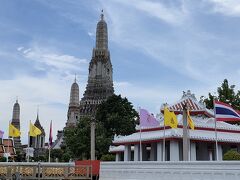 渡し船(5B)で対岸へ戻る。またMRTでサナームチャイ駅からスクンビット駅へ(37B)
そしてBTSアソーク駅からプルンチット駅(25B)へ向かいます