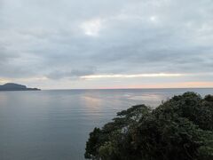 静かに空が白んできます。