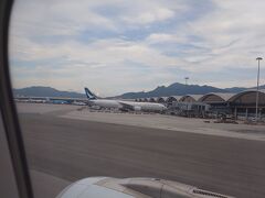 定時に到着。

e道で入国もすぐ終わりましたが、荷物が中々出てこなかったです。