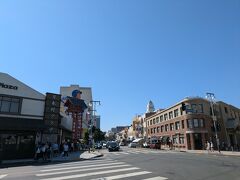 リトルトーキョー。人がめちゃくちゃ多く、ヤマザキパンやラーメン屋は行列ばかりでした。
日本語も結構聞こえてきます。