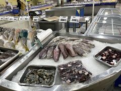 歩いて10分弱のところのスーパー
Savemore Market Maribago