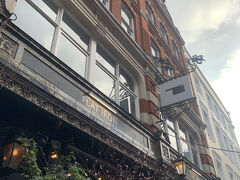 遅めのランチとなる
事前にチェックしていたステーキ屋さんへ
30分ほど待ったがおいしくて大満足