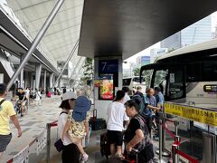 支払いはPASMOで
東京駅→成田空港T1
このローコストバスにて1,500円です。
昔は900円だったような・・・