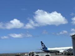 コナ空港に着きました
アラスカ航空とハワイアン、並んで欲しいですね