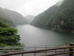 五十里湖（日光市五十里湖）
豊かな自然に囲まれ、静かな時間の流れる湖畔を眺めることができます。

いくつものダム、川治温泉、龍王峡も五十里湖の氾濫が関係していました。
現在の人造湖の前に、1683年（天和3年）の日光大地震の山崩れで堰堤ができて天然の五十里湖が誕生。
1723年（享保8年）の大洪水で決壊、その後湧き出た温泉が川治温泉。また、下流の岩が削られてできた峡谷が龍王峡。