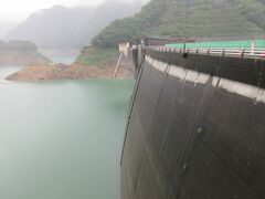 八汐湖
名前の由来は、栃木県の県花の「八汐ツツジ」から。
釣りの他に、冬を除いて水陸両用バスでダム湖クルージングができます（道の駅湯西川が発着所）