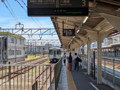 11：41、高崎駅に到着、次は八高線に乗車します、八高線は八王子と倉賀野間92.0kmの路線ですが全て高崎駅から発着する、しかし八王子までの直通はない様だ、かなり離れた端っこのホームから11：56発高麗川行に乗車