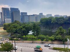 【東京国立近代美術館】
休憩室「眺めのよい部屋」
皇居や丸の内ビル群を見渡せます