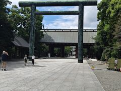 お初の靖国神社へ。