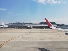 10：00
定刻通り着きました～。

四国 松山空港～。