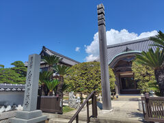 坂道のゴール付近にある立派な寺、月照寺です。