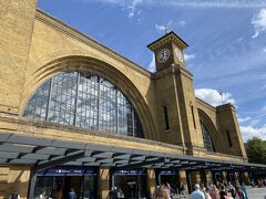 King’s Cross

前回訪れた場所は基本行かない方針ですが、この駅だけは特別です。