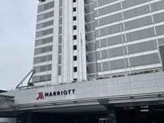 食後そのまま名古屋駅まで歩いて行きます
駅すぐ横のマリオットホテル