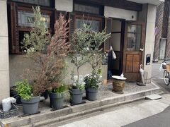 翌朝
宿の鍵をキーボックスへ戻してチェックアウト

名古屋在住のInstagramフォロワーさんからお勧めされたお店のモーニングへ
（車はパーキングへ駐車）

こちらは6～7組ほど並んでいたのですぐ近くの店舗へ