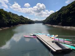 ランチのあとあそうベイパークSUPへ
私も息子もSUP初体験です

天気もよくて風もあって
自宅より涼しく感じる

他の参加者さんも初めてだったので簡単なレクチャーを受けてから開始

家族連ればかりだったのもよかった
対馬の家族と親戚の子
対馬出身の福岡の家族
スタッフ3名とあわせて総勢13名

観光客はうちだけ
