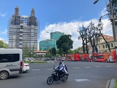 サイゴン大教会は残念ながら工事中です。
