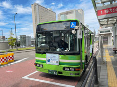 　高岡駅前で下車します。