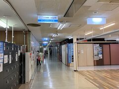 熱海第一ビル内にあるコインロッカーに荷物を入れました。
一日目は地下にあるコインロッカーを、二日目はこの写真の左がにある手荷物預かり所内のコインロッカーを利用しました。
かなりレトロな建物で地下はちょっと怖いです。