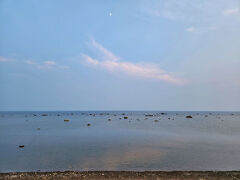 18:45
鵜ノ崎海岸

再びの鵜ノ崎海岸
朝は雲が多くて諦めた...夕方は..............うーん(｡-∀-｡)雲多いよねぇ