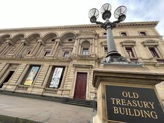 続いて旧財務省ビルを訪れました。
入館料無料で、1858～1862年の間のビクトリア州ゴールドラッシュ最盛期に建設された歴史ある建物です。