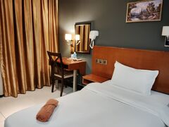 The Room Hotel Miri.

マレーシアによくありそうな経済的できれいなホテル。
この夜、疲れを感じたのですが、長時間バスに乗ってきたからかと思い、あまり気にしていませんでした。