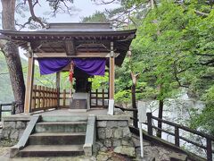 五龍王神社
最初は1825年に鶏頂山に建てられた神社て、後にこの地に移されたそうです。