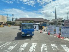　伏木駅前を通過します。