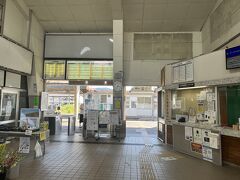 小諸です下車しました。特急駅の風格がああります。