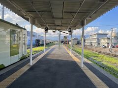 中込駅で小休止。