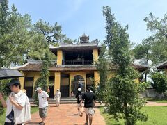 次行こう

ティエンムー寺です


ガイドのお姉さんの話聞きたいけどこの日陰の少なさ、意識がもうろうとしてくる酷暑、死を見た