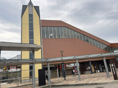 　石動駅南口、橋上駅です。