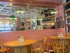 「The Hardware Societe Paris」なぜかメルボルンのカフェです。
コーヒーが美味しいから笑。コーヒー好きです。
トリップアドバイザー4.5。
15分ほど並びました。

