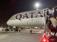 バルセロナ行きの飛行機に乗ります。