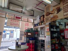 久々に店内までやってきました。科記。
(コロナ後はいつも外から眺めてるだけでした)


For Kee Restaurant
    
URL: https://s.openrice.com/QrgS07oa000~uS8rJAQ
住所: Shop J-K, G/F, 200 Hollywood Road, Sheung Wan
Tel.: 25468947