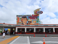 「道の駅かでな」を後にして、お昼ごはんはA&W 牧港店へ。

レンタカーの返却地である古島駅と、「道の駅かでな」の道中にある店舗を選んだが、どうやら有名なA&Wだったらしい。

A&W
https://www.awok.co.jp/