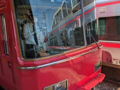 豊川稲荷行きの電車に乗ります。