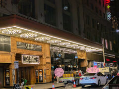 マーケットストリートにある「State Theatre（ステートシアター）」。
ニューサウスウェールズ州の文化遺産にも登録されている劇場。
英語のみだけど、ガイドツアーもしているみたい。
またシドニーに来ることがあれば入ってみたいです。