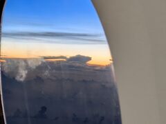 非常口席の横は 窓がありませんでしたが 体ひねって 斜め後ろの窓を パシャ☆彡